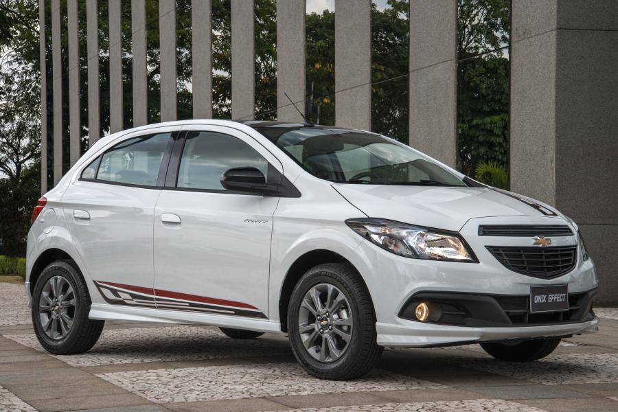  Chevrolet Onix Effect 2014 года  (фото 10 из 16)